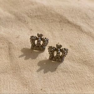 Silver crown stud earrings by Juicy Couture